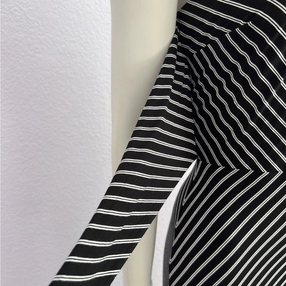 White house Black Market Sleeveless Front Slit Tie-Front Stripe Maxi Dress
SZ XL - Picture 8 of 17